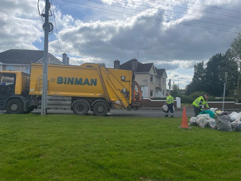 Jobrienjo's tweet image. Irish Estates came out again to support #TLC2023. Wonderful community effort. #MrBinman #community #TogetherWeAreBetter