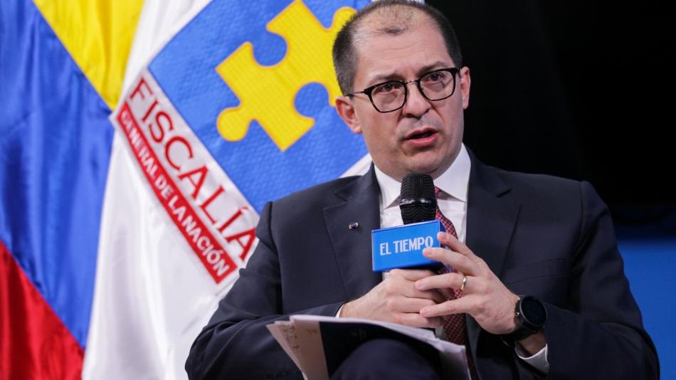 RNacional_News's tweet photo. ¿Qué opinan de la denuncia que hizo desde República Dominicana 🇩🇴 el Fiscal General de la Nación, Francisco Barbosa, sobre que el Gobierno de @petrogustavo busca “legalizar” toda la cadena de narcotráfico? @FiscaliaCol https://t.co/7Tr0GKrIWW