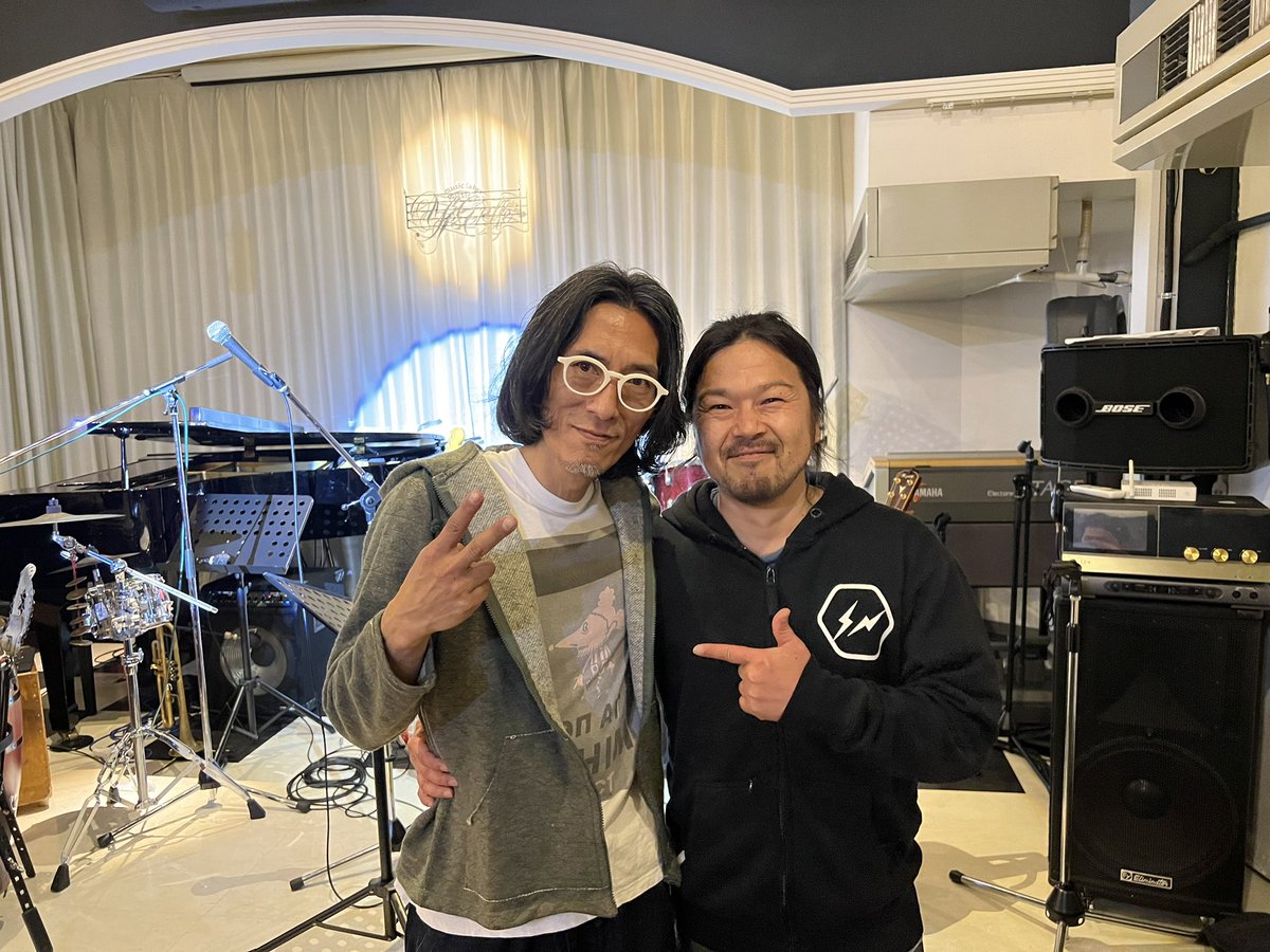 hiderow_arriba's tweet photo. 松山Ys Cafe、アニキとのDUO最高に楽しく終了！このギグを組んでくれたシンゴくん、Ys Cafeのしほさんとお母さん、足を運んでいただいたお客さん、本当にありがとうございました😆✨ https://t.co/YQNgEzLtm6
