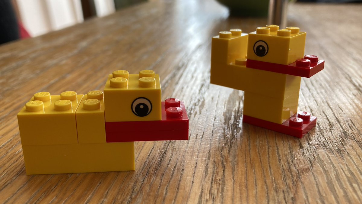 Ma fille qui fait le défi du canard proposé par @MarcAndreCaron à <a href="/AQUOPS/">AQUOPS</a>  elle dit avoir fait un canard debout et un canard qui nage! Elle a plus d’imagination que moi ahah!