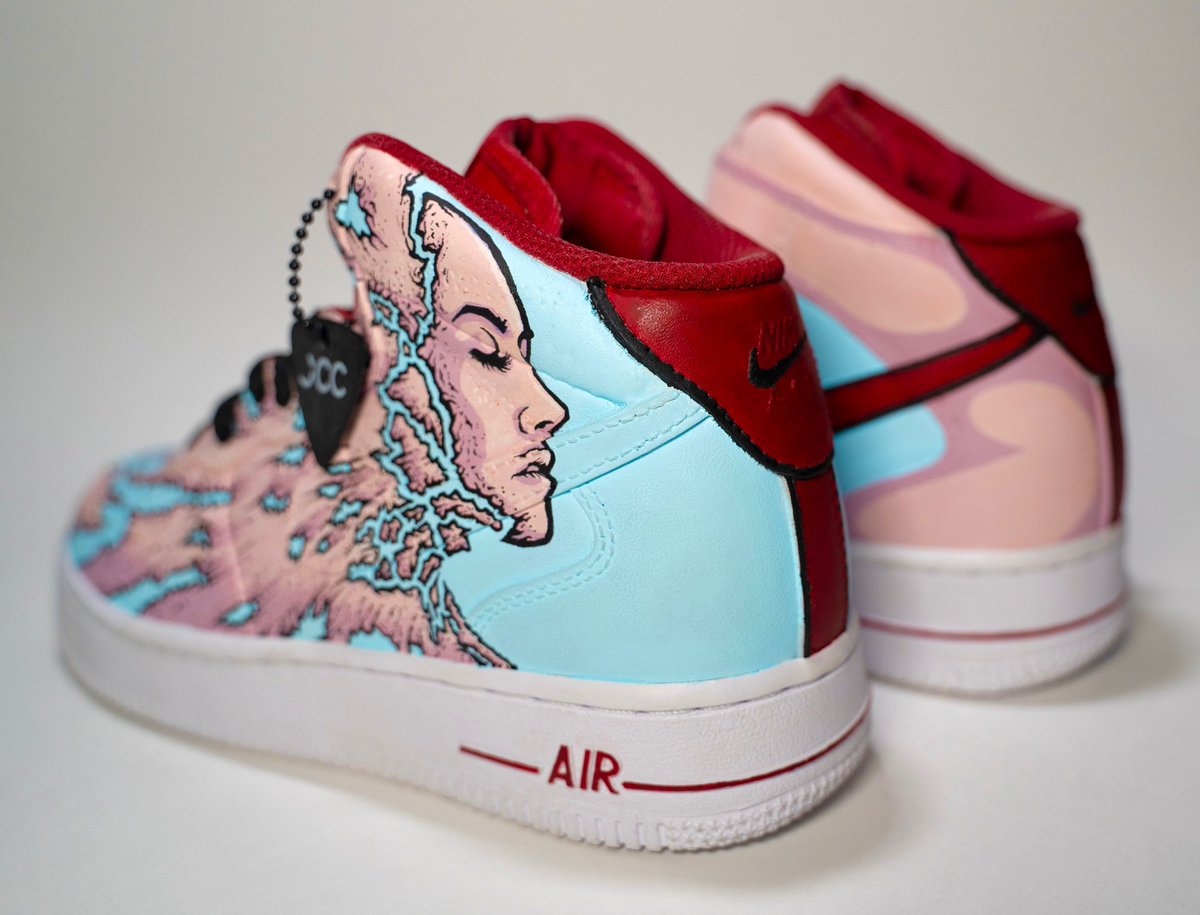 JChicagoCustoms's tweet photo. The story behind this pair is very special to me 🌸
For more photos and full story: https://t.co/hyYY2vmpeE
#oneofone #handpainted #nike #af1 #af1custom #toothpickgang #love #art #sneakers #sneakerhead https://t.co/G5fuAokTfY