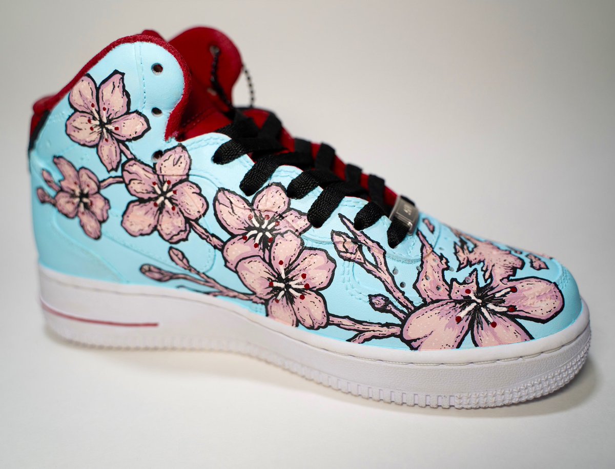 JChicagoCustoms's tweet photo. The story behind this pair is very special to me 🌸
For more photos and full story: https://t.co/hyYY2vmpeE
#oneofone #handpainted #nike #af1 #af1custom #toothpickgang #love #art #sneakers #sneakerhead https://t.co/G5fuAokTfY