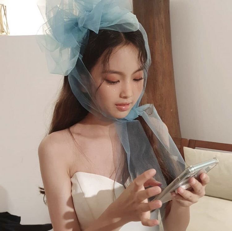 jas-on-twitter-lee-hyein-is-a-real-life-princess