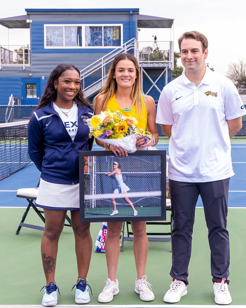 DrexelTennis's tweet image. Thank you seniors. 💙💛

#OnceADragonAlwaysADragon
#SeniorDay 🎾
#FearTheDragon 🐉