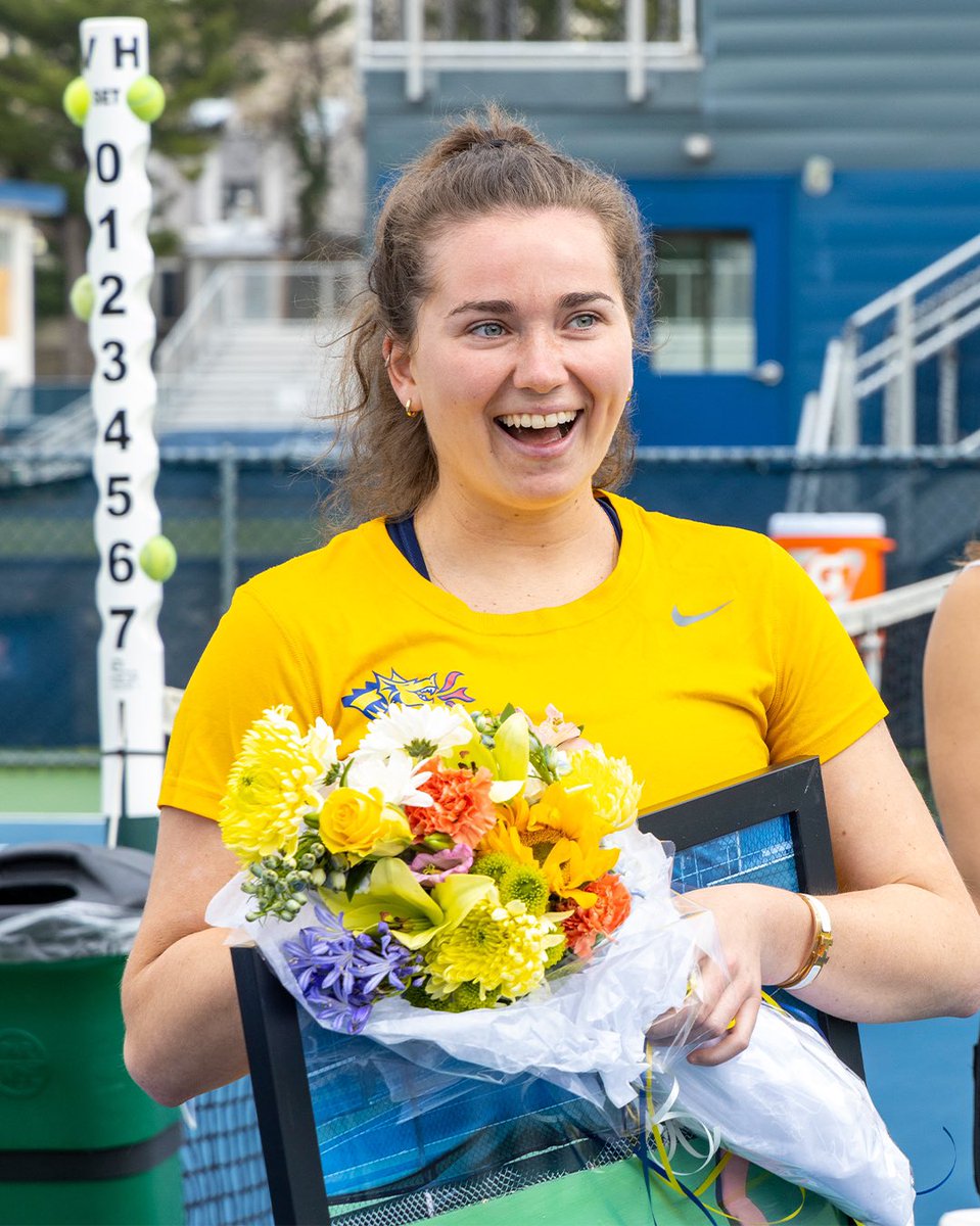DrexelTennis's tweet image. Thank you seniors. 💙💛

#OnceADragonAlwaysADragon
#SeniorDay 🎾
#FearTheDragon 🐉