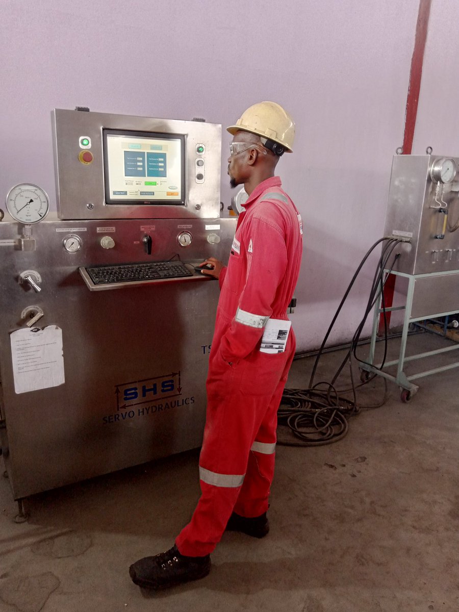 NicholasTonye's tweet photo. Nigeria have good and creative Engineer's who are talented,smart and wicked 🥰🥰at solving Engineering problems globally🥰I am a  valve and instrumentation engineer and I know very soon Nigeria engineers will be recognize all over the world 🥰😘😘
#Richnichcares🥰🥰 https://t.co/Nsk1O2jd4q