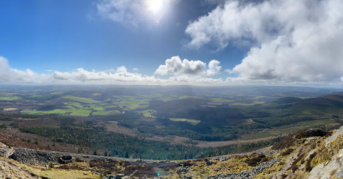 aaskewblain's tweet photo. Starting off Easter weekend by taking in the views from Bennachie this morning #aberdeenshire #HappyEaster https://t.co/n2ZIiLczh9