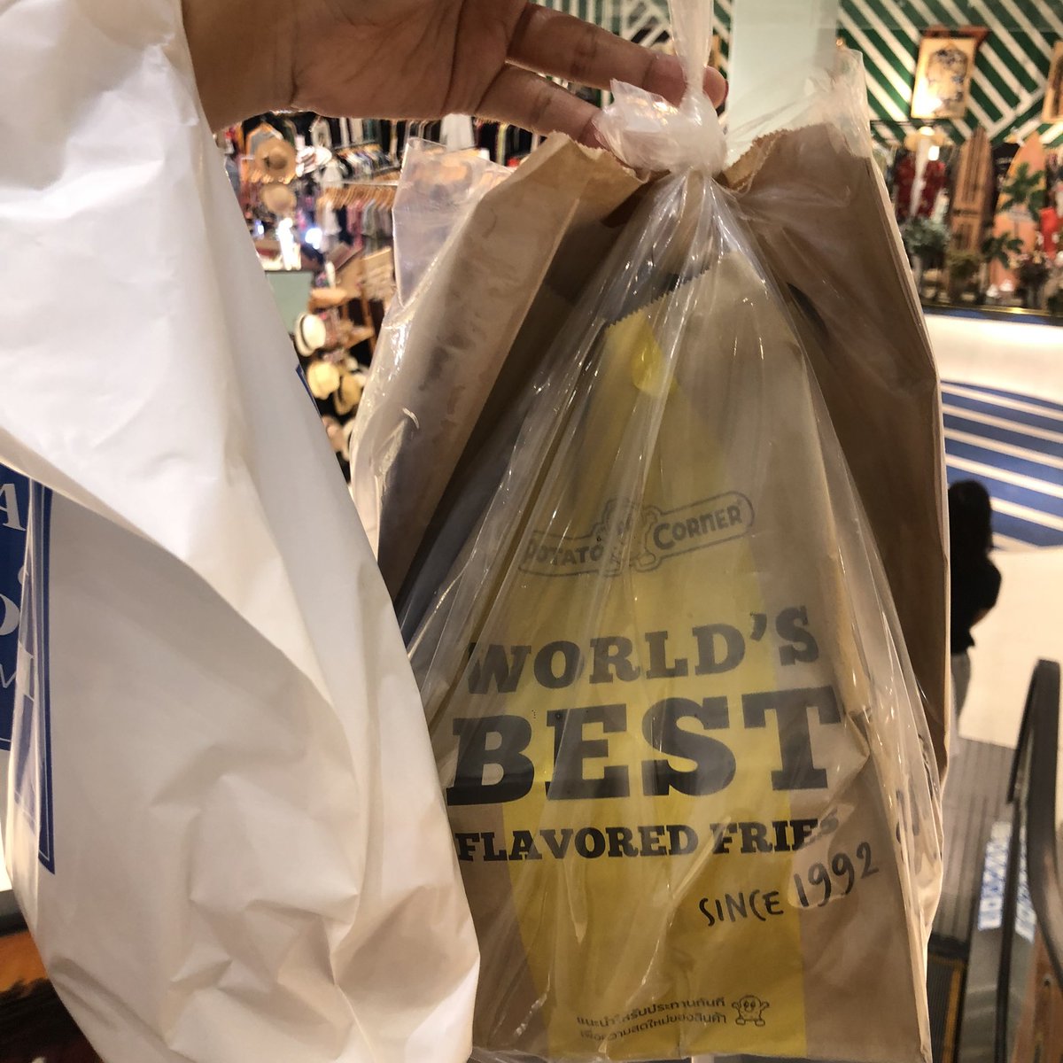 Finally🎉🥺 Potato Corner’s here @ Phuket🎉🎉🎉🎉🎉🎉🎉🎉🎉🥔💚💛 หลังจากรอมาเนิ่นนานนนนนนน วันนี้มาถึงแล้ว ฮือออออออออออ บอกกับเพื่อนตลอด ภกขาดอยู่เนี้ยๆๆๆๆๆ มาสักที ในที่สุดเนอะ จบเจ้าไม่เร้าหรือแล้ว #PotatocornerTH