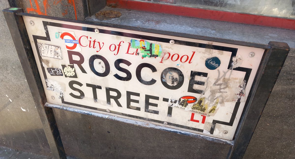 JohnnieMaguire's tweet image. Thank you to all @friendsofroscoe  this afternoon for a productive meeting in the sunshine...Small steps, daffodil bulbs blooming, litter picked and sign cleaning @B4Biodiversity @sean051