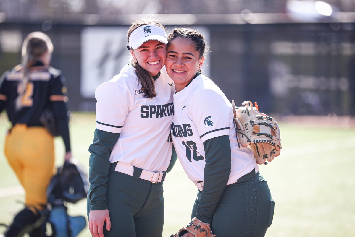 Pre-game with the innies!

#GoGreen | #UNLEASH 

📸: Sarah Smith Photography