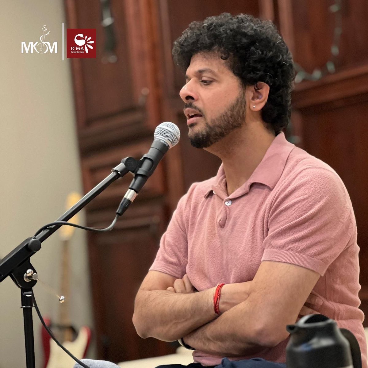 maheshmkale's tweet photo. One note at a time! #ICMARevolution 
#Detroit  #MKSM #LetsSaReGa #Workshop 

New Jersey &amp; Charlotte, see you soon! 

#ICMRevolution #HindustaniClassicalMusic #IndianClassical #TeachingMusic #MaheshKale https://t.co/t2Uk7yi50m