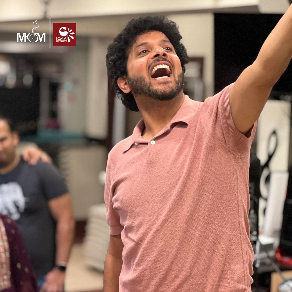 maheshmkale's tweet photo. One note at a time! #ICMARevolution 
#Detroit  #MKSM #LetsSaReGa #Workshop 

New Jersey &amp; Charlotte, see you soon! 

#ICMRevolution #HindustaniClassicalMusic #IndianClassical #TeachingMusic #MaheshKale https://t.co/t2Uk7yi50m