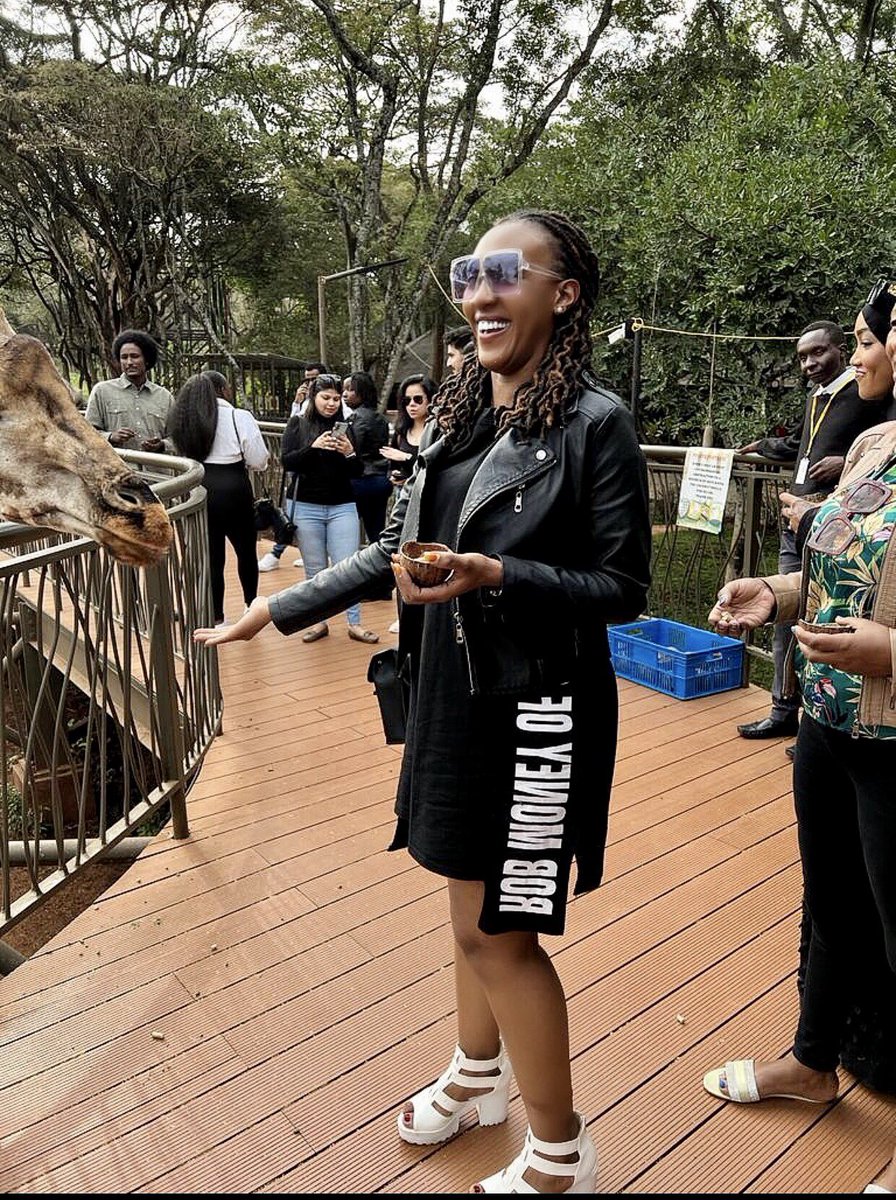 Pic feeding giraffe thread 😂😂🤣🤣🤣🤣