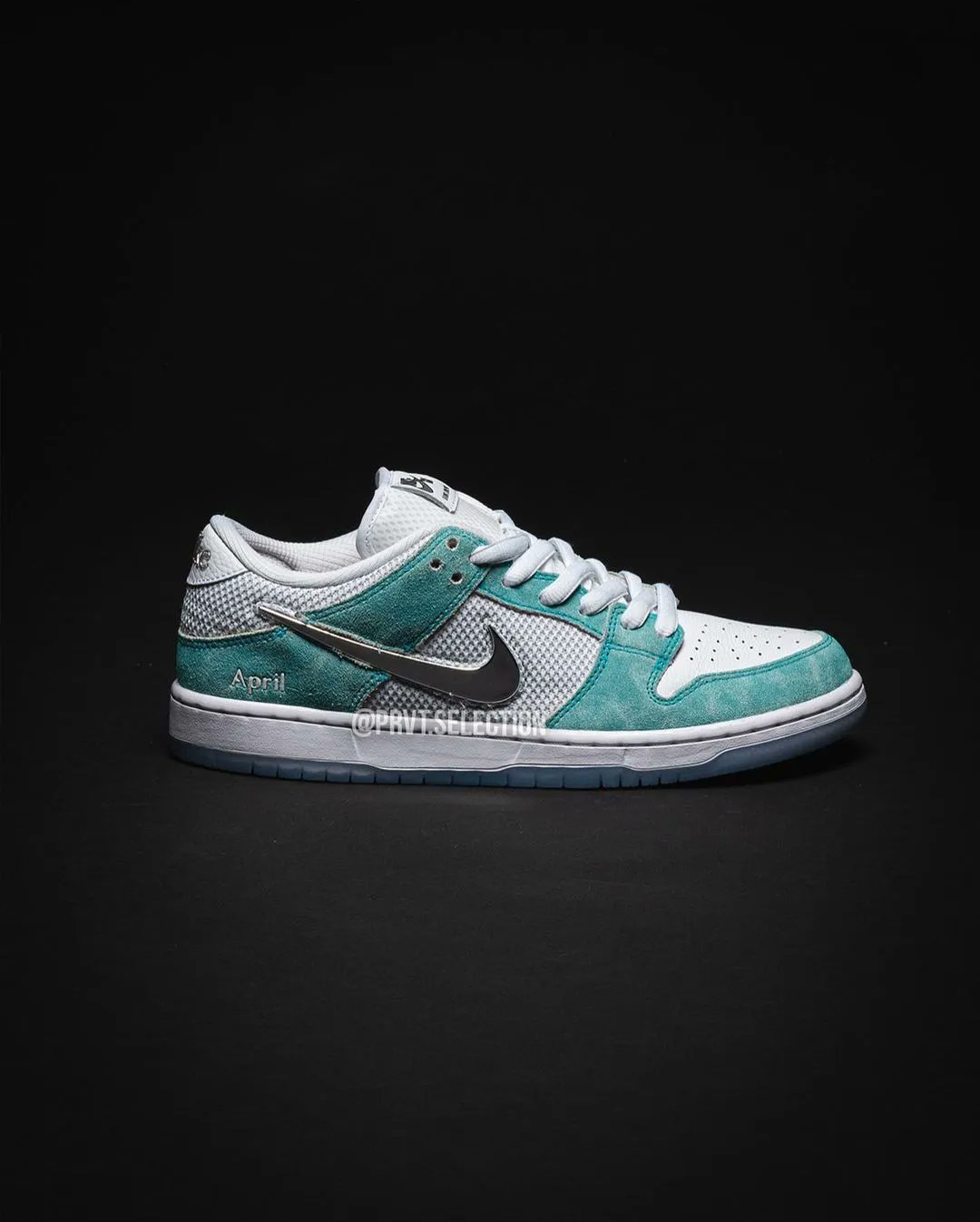 April Nike スニーカー ミントグリーン NIKE公式】ナイキ SB x エイプリル スケートボード ダンク LOW