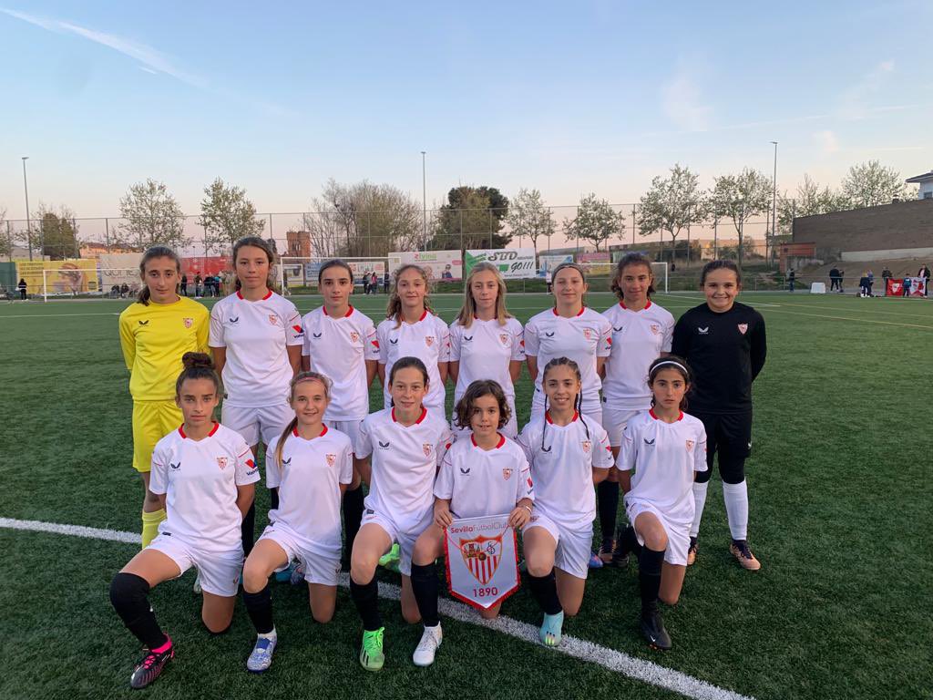 🏆 TORNEOS | El #SevillaFCFem Alevín avanza en la SWIT CUP. 💪🏻⚽️⚪️🔴

𝙋𝙍𝙄𝙈𝙀𝙍𝘼 𝙁𝘼𝙎𝙀
SFC 9-0 <a href="/cfmartorell/">CF Martorell</a> 
SFC 9-0 <a href="/CEMercantil/">C.E. Mercantil</a> 
SFC 2-3 <a href="/RCDEFemeni/">RCD Espanyol Femení</a> 

𝙊𝘾𝙏𝘼𝙑𝙊𝙎 𝘿𝙀 𝙁𝙄𝙉𝘼𝙇
SFC 8-0 Exclusivo (selección japonesa) 

#CanteraSevillaFC