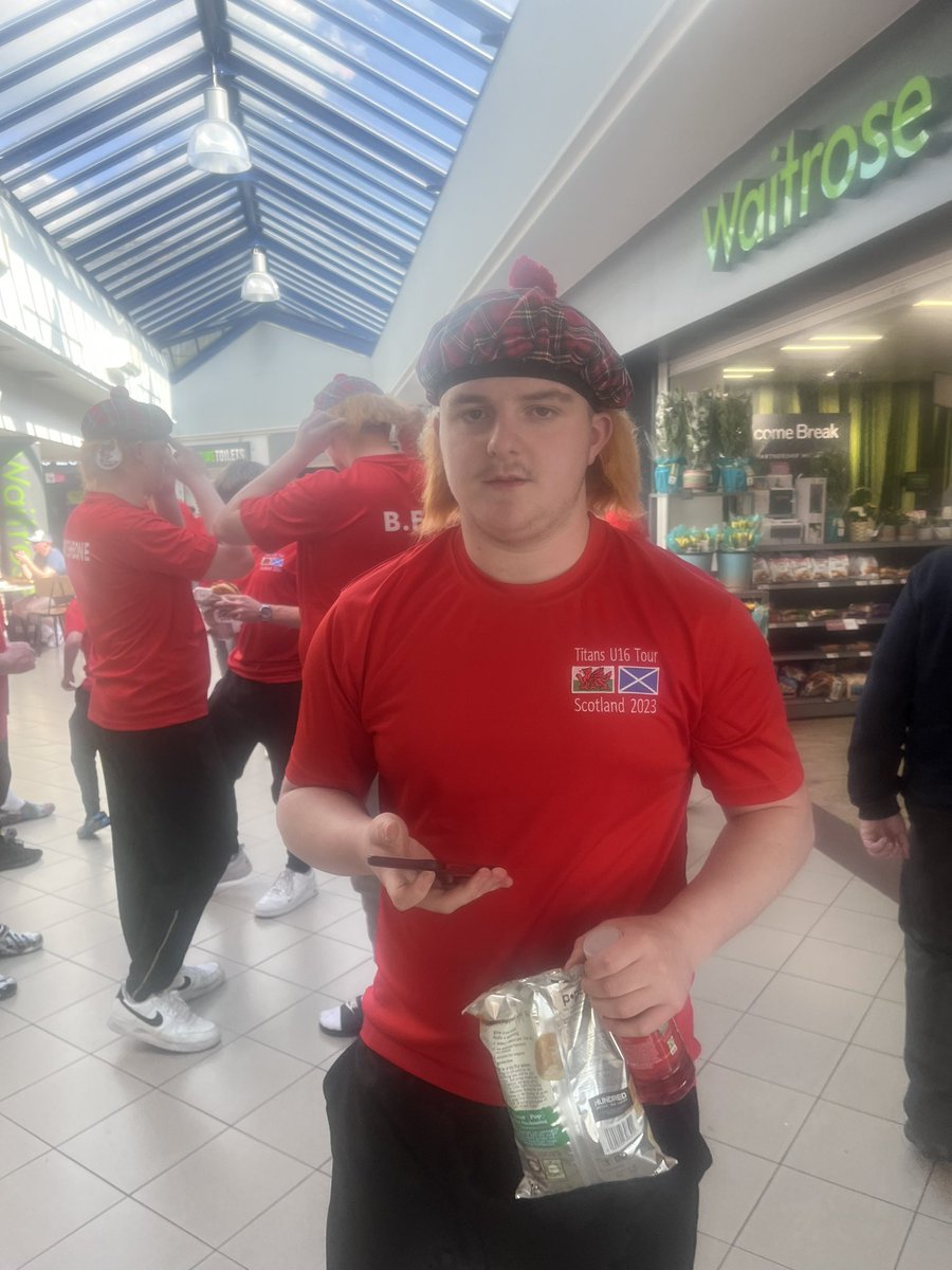 Still travelling 🤦🏻‍♂️with weee jimmies