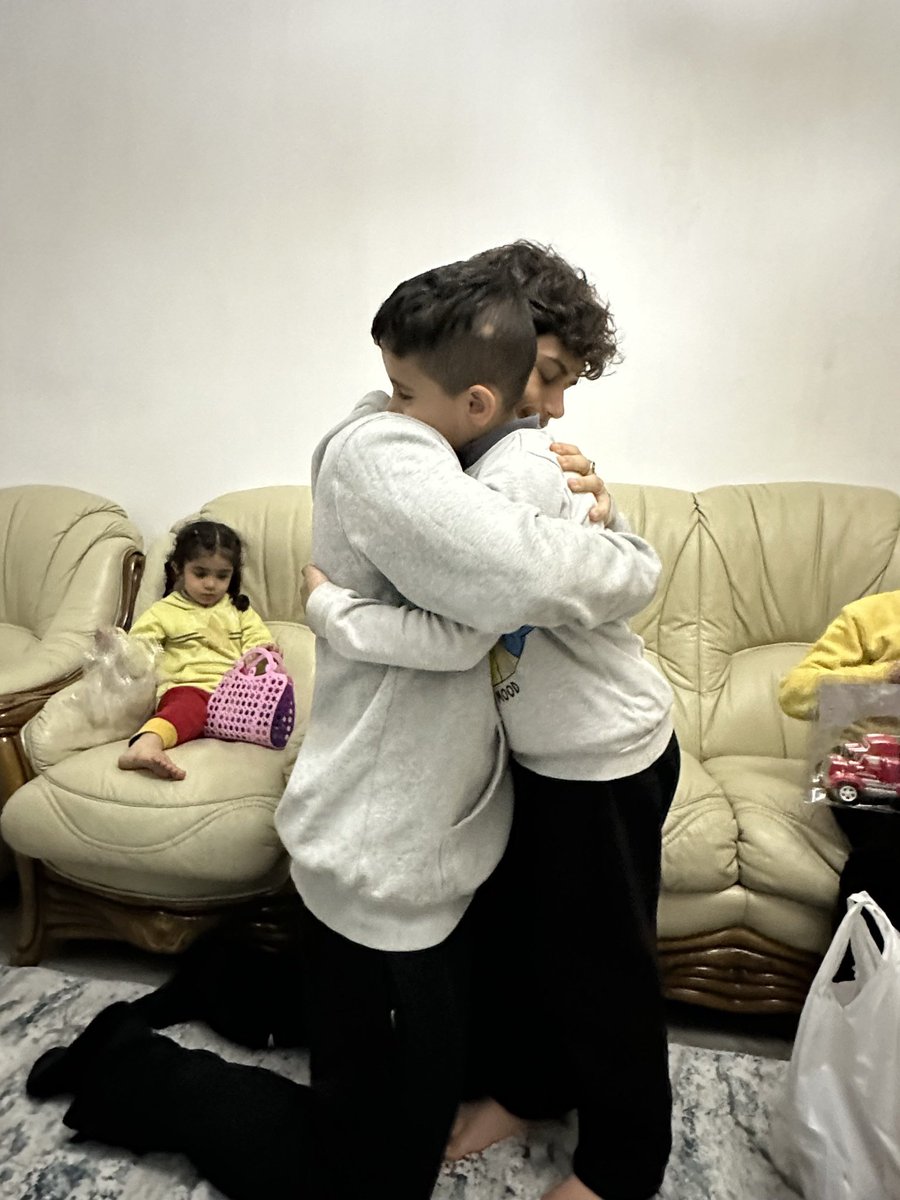 This is Muhammad. He’s 8 years old. Muhammad lost his 3 siblings and his father in the earthquakes last month. His mother’s still alive but she’s bed ridden as she lost both her legs. I promised Muhammad he’s no longer alone. Please donate/share if u can

givematch.com/fr/AR0sHIz4