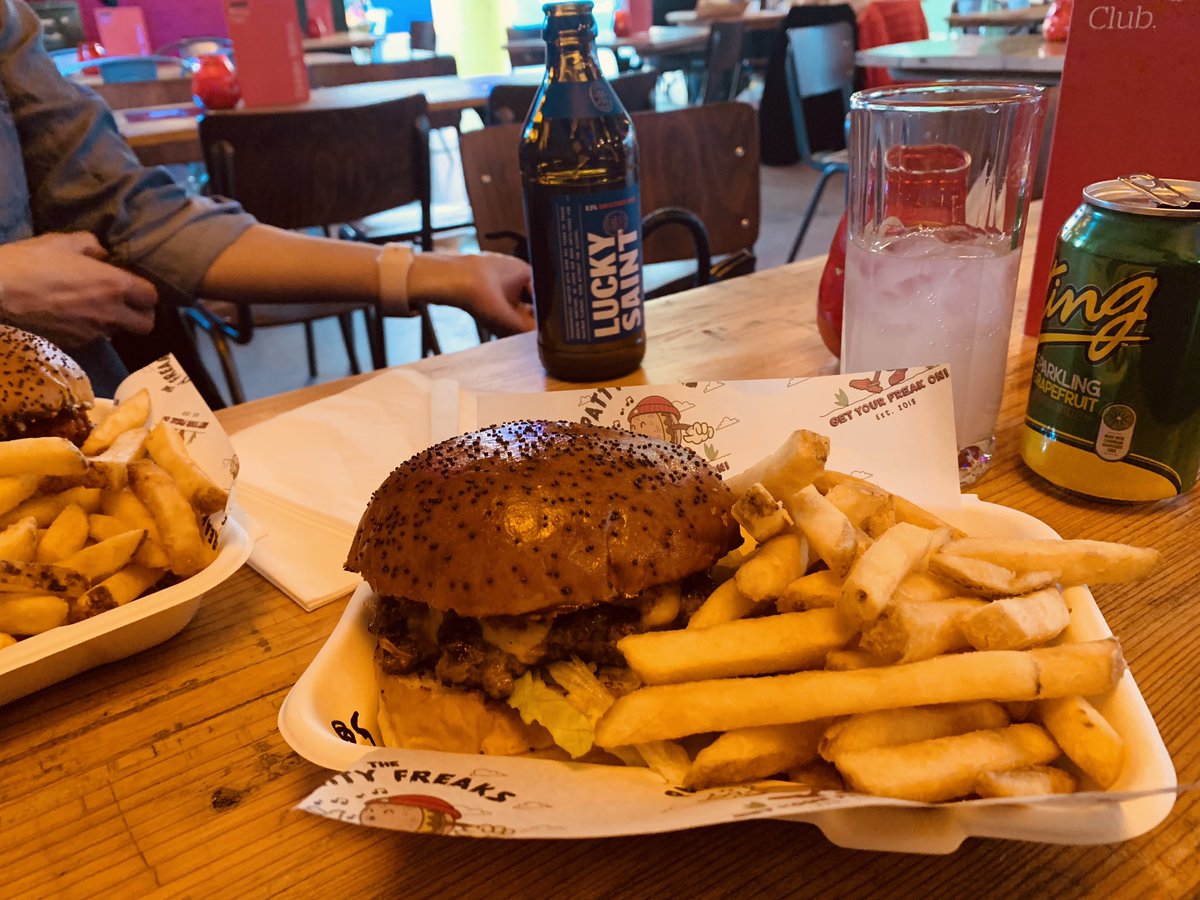 MovieDisciple's tweet photo. Smashing a burger at #DigbethDiningClub https://t.co/dcTozIP4js