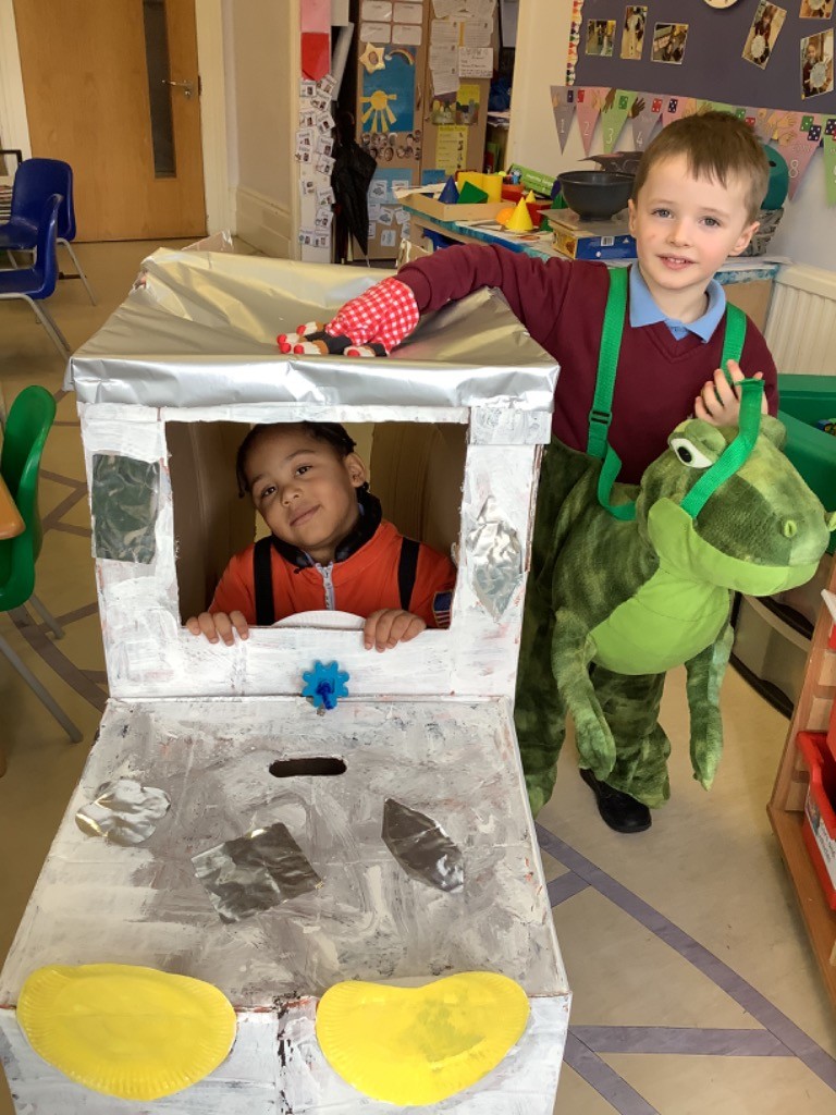 OakfieldPrep's tweet photo. Any Friday is an excuse for dress up Friday!

#oakfieldpreprep #LowerFoundation #FridayFeeling https://t.co/nJQ0PVIJJT