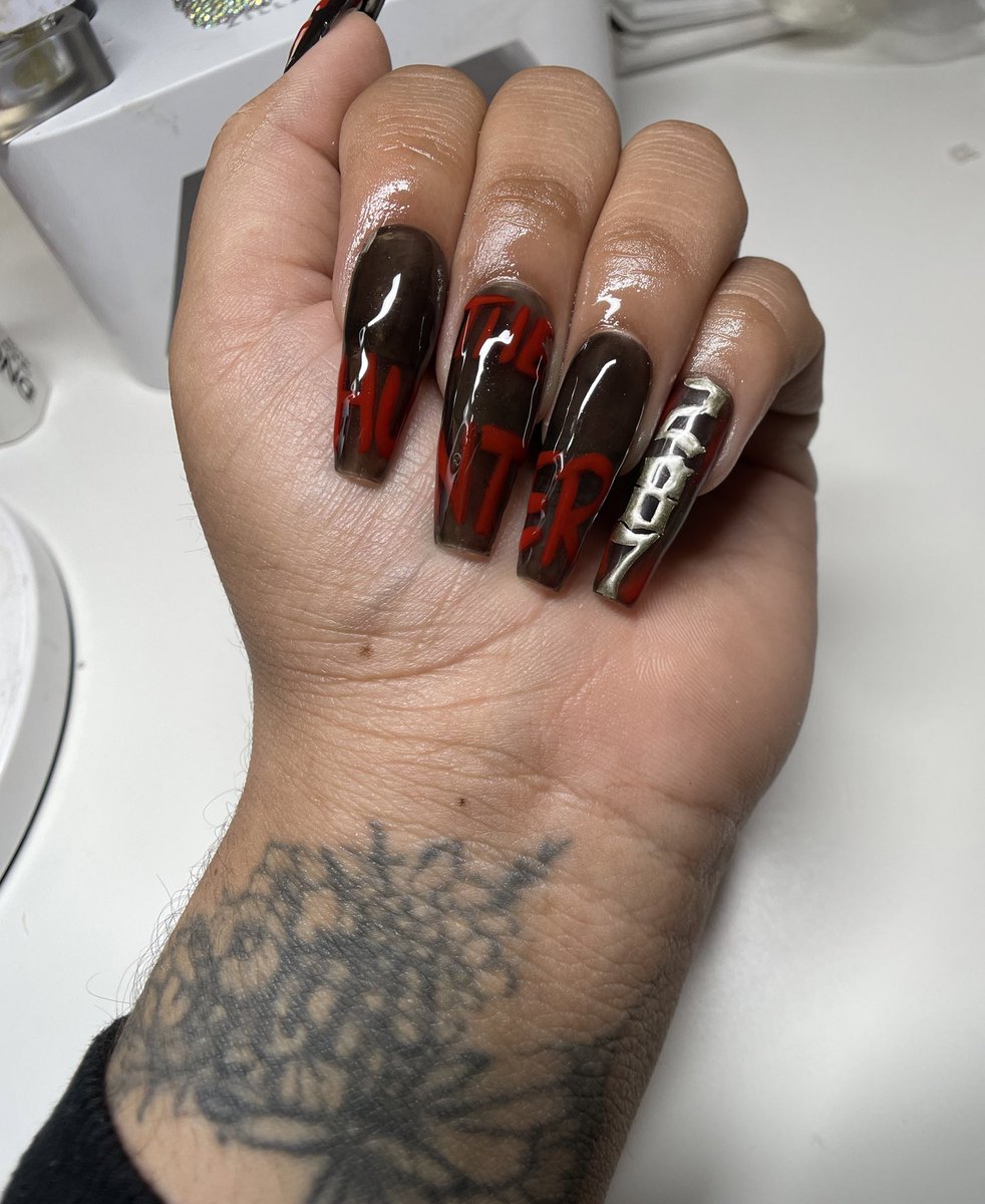 theoroom_'s tweet photo. Twitter do yo thang ! 👊🏼🙏🏼🔥@stylebender #ufc287 #miaminailtech it would be an honor to do your nails before ur fight ! https://t.co/P947RNIGCT