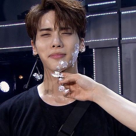 shawolacademyph's tweet photo. a thread of kim jonghyun ; but as you scroll down he grows older🌙

#AlwaysWithJjong https://t.co/IfST0kJYWJ