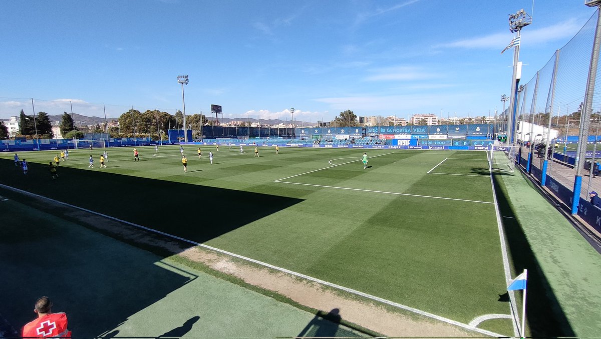 #Saludos des de la Ciutat Esportiva Dani Jarque! Tarda de #dhj3 amb el duel entre el @RCDEspanyol i el @CF_Badalona. Minut 8, 0-0!

#TheCatalanGroundhopper #FutbolCat #groundhopping