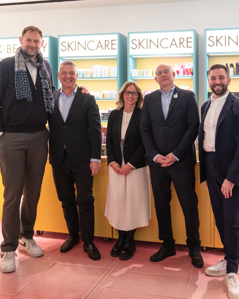 Rinascente's tweet photo. I nostri #BeautyBar in #RinascenteRomaTritone e #RinascenteRomaFiume si uniscono a #BeautyBarPerLaRicerca e, fino a fine aprile, devolveranno il 10% del loro ricavato a @froonlus, la Fondazione Radioterapia Oncologica. Dona il tuo contributo, ti aspettiamo in store! https://t.co/AzPa3LI4iW