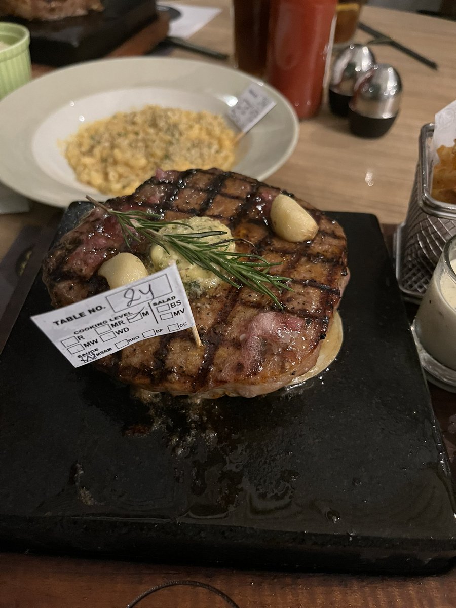 Febs_Eat's tweet photo. #MyFoodDiary2 
📍Justus Steak House
- Cowboys steak 400gr (medium, bbq sauce, french fries) 4.5/5
- truffle mac and cheese 4/5
- brownie 3/5
Pro tip : Buy1get1 Cowboys steak 400gr for 495 (excl. tax &amp; service) for member only. Daftarnya gampang, unduh appnya di playstore!🤤👌🏻 https://t.co/WPDMuLEBFQ