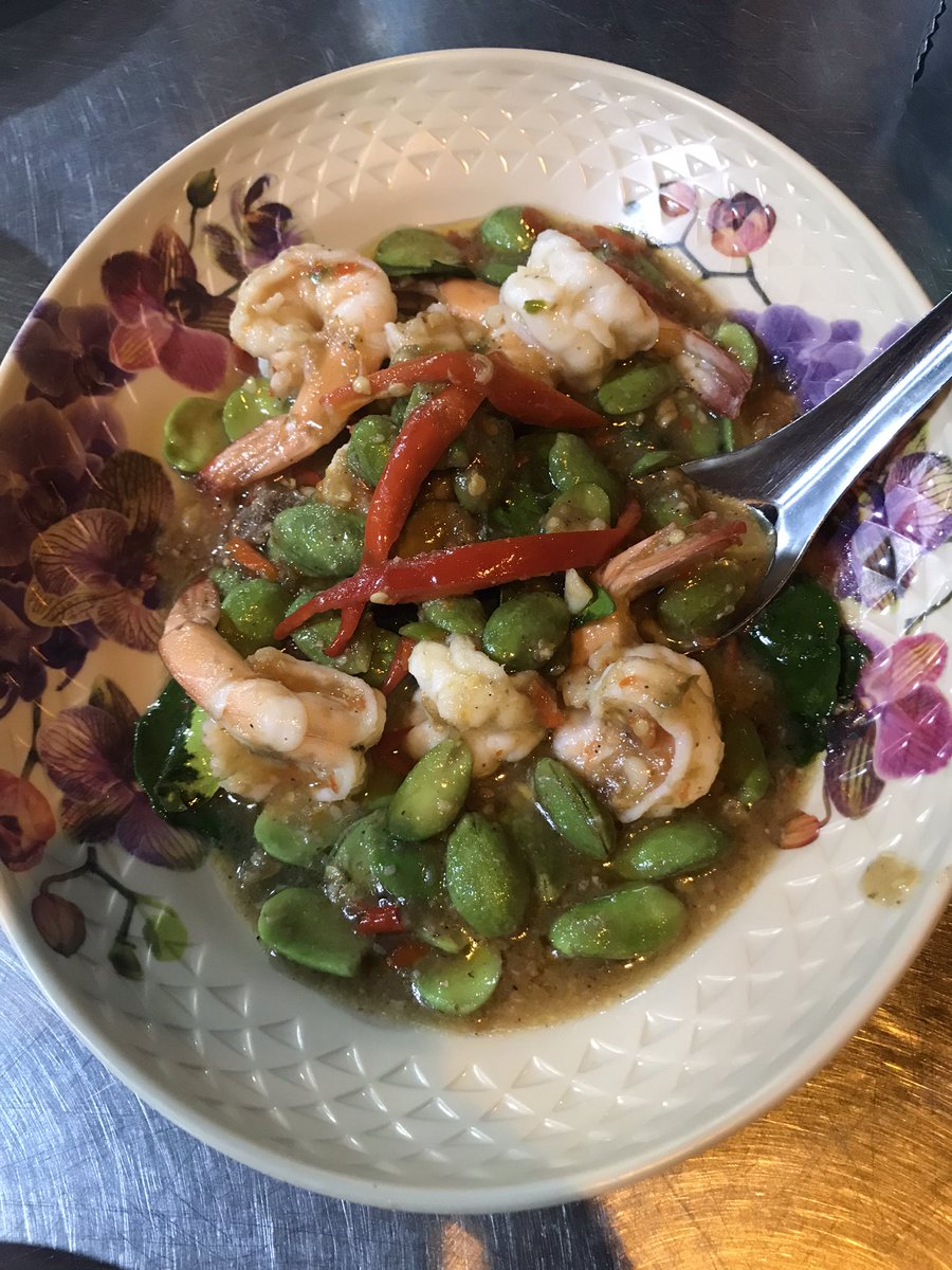 chriswotton's tweet photo. Another evening, another #seafood spread. #thaifood #prachuap #thailand https://t.co/CgJYJPxo06