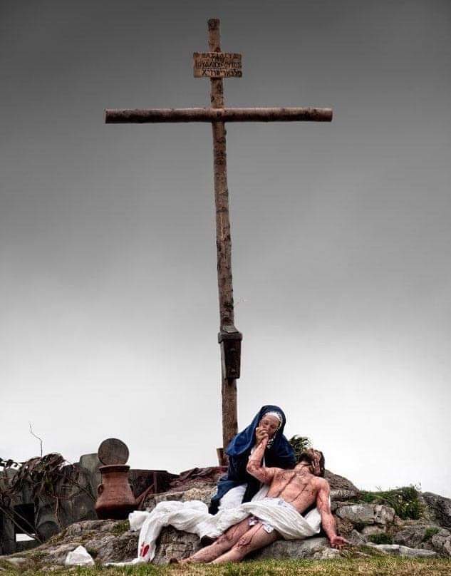 Bendiciones, gloria, alabanza Jesucristo enviado de Dios, gracias por la vida.