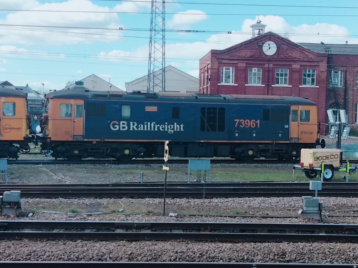 GBRf class 73 pair 73962 & 73961 passing through Doncaster station this lunchtime
#class73 #GBRF #trains #Doncaster