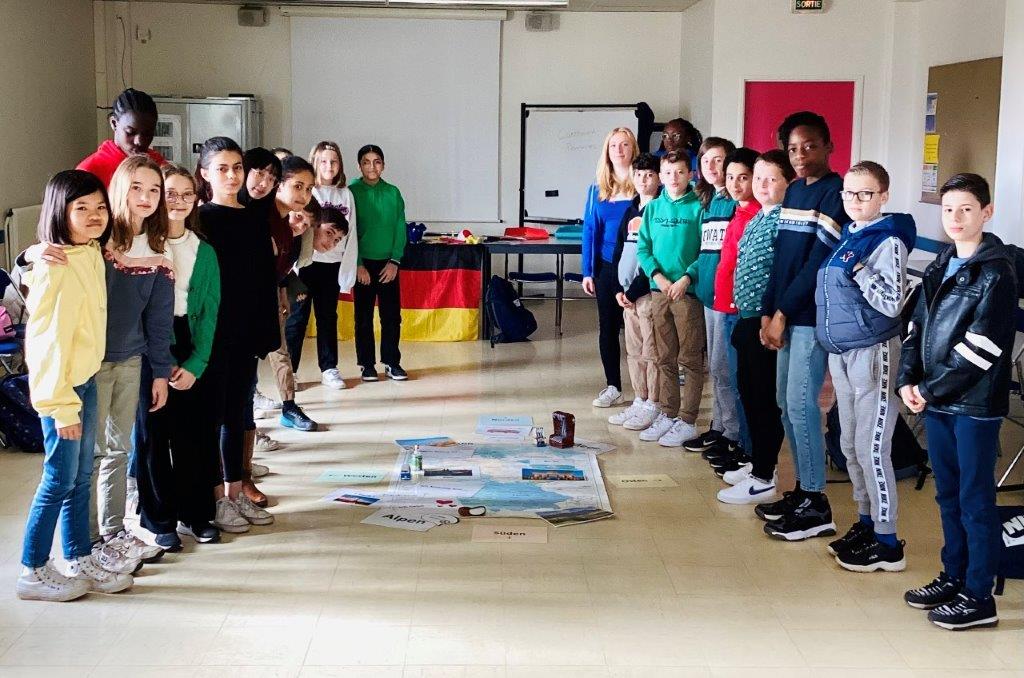 dsden76's tweet photo. #SemaineDesLangues2023
Le 27 mars, les élèves de 6ème du collège Jean de la Varende à Mont-Saint-Aignan ont participé à une animation linguistique proposée par Mobiklasse, un dispositif itinérant de sensibilisation à la langue et à la culture allemandes. #langues #allemand 🇩🇪🇨🇵🇪🇺 https://t.co/fBOPK05FAE