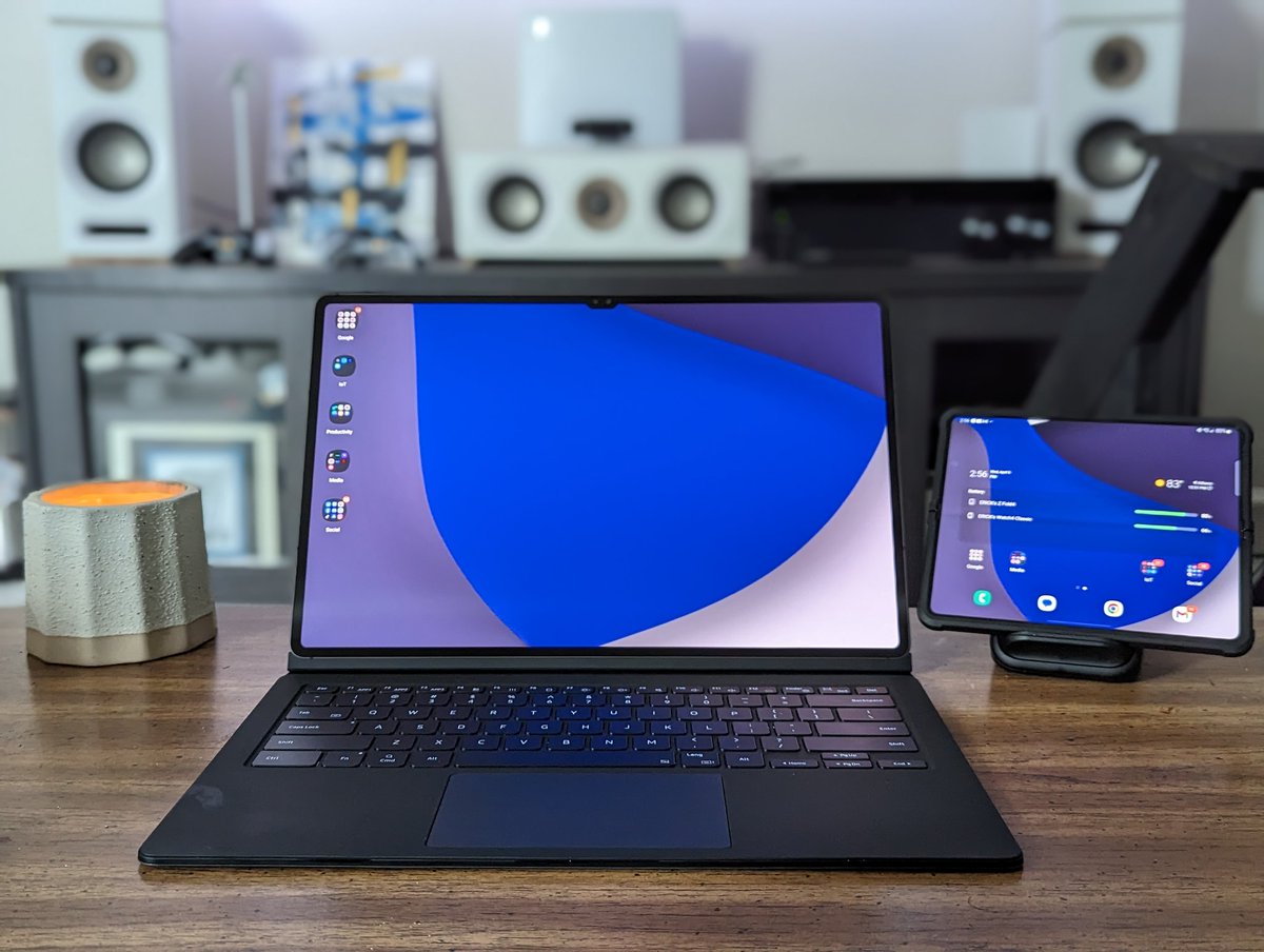 the_techgent's tweet photo. Loving this new dynamic duo. Galaxy Tab S8 Ultra and Galaxy Z Fold4!
#galaxytabs8ultra #tablet #blackmenintech #blacktechie #techgadgets #techtrends #blacktec #tech #blacktechmatters #techlover #Technology #phone #Samsung #galaxyzfold4 #foldable #flipphone #smartphone #mobile https://t.co/BPPs1m3SVT
