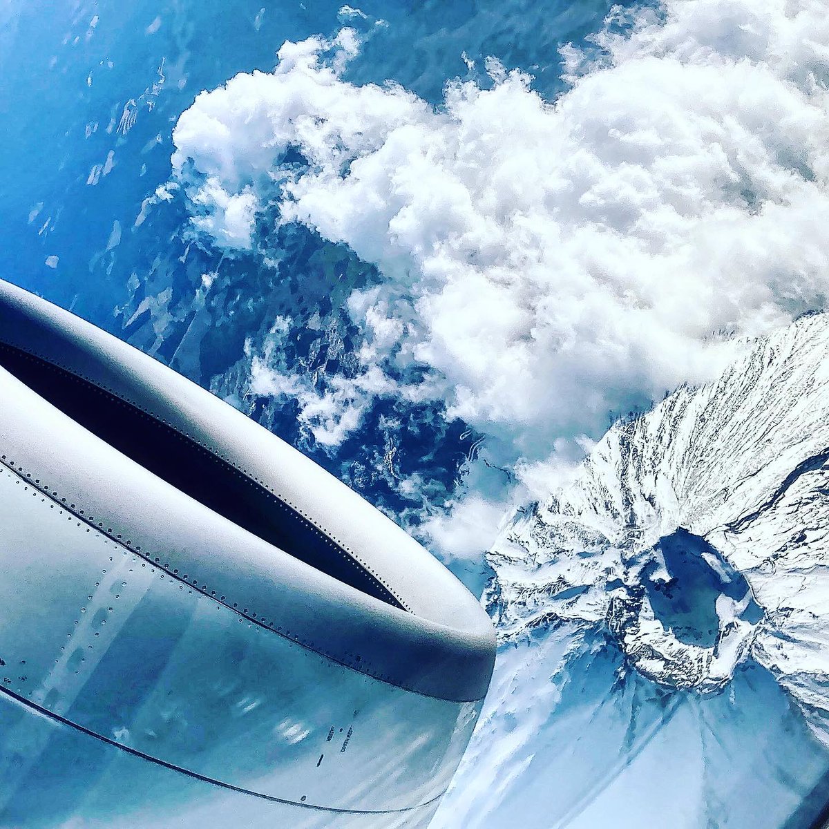 FlyANA_official's tweet image. Imagine this kind of view before you even land. *Chef’s Kiss*
📷: Thank you to IG user m_the_bluesky for the photo!
#MtFuji #Regram #FlyANA #AllNipponAirways
