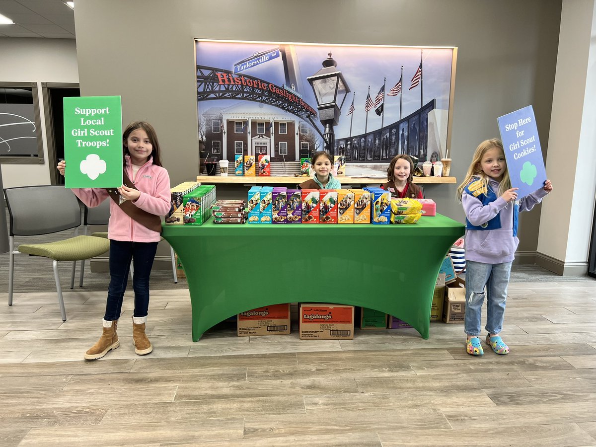 These @WilderWildcats are selling cookies @_GermanAmerican Bank on Blankenbaker today! Stop by and grab some Girl Scout cookies!