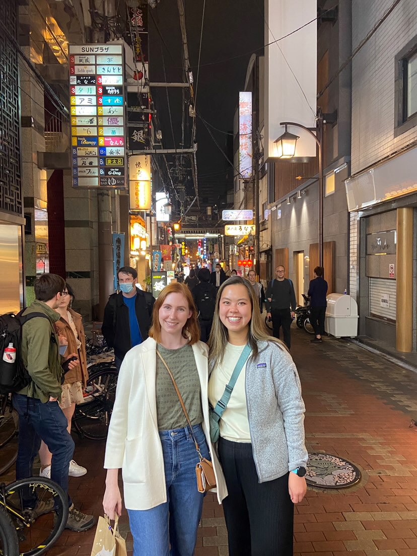 VUmedicine's tweet photo. What are the odds? M4 LeAnn Lam ran into classmate Kelly Von Beck, completely unplanned, in Osaka, Japan, before also finding classmates Anita Louie and Sriram Cyr in Kyoto, Japan, during their post-Match vacations.

See where our M4s are headed next: https://t.co/8LzLKdRERw https://t.co/AuGMDE800a