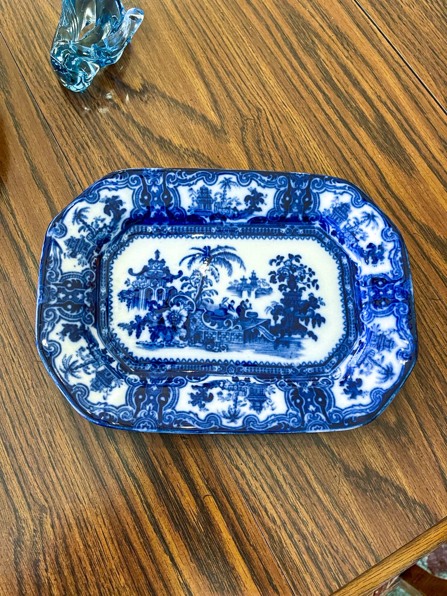 AaronSiepierski's tweet image. Serve up some vintage charm with our beautiful serving dish set and more! ✨

📍 17121 Tall Pines Ct Northville, MI 48168

Sale starts today, April 7 - 9, from 10 AM - 4 PM.

#vintages #servingdish #collections #estatesales #estatesalefinds