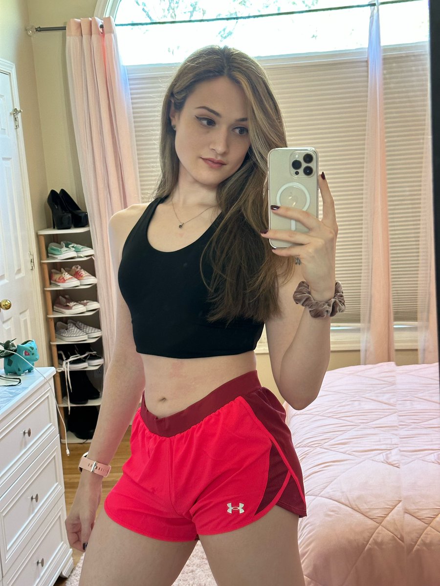 michellexotter's tweet photo. Want to spot me? 👉👈 https://t.co/jQ297IXIMp