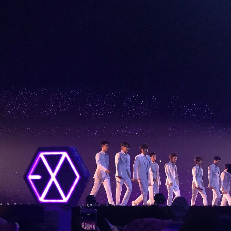 cazzeeey's tweet photo. Aún no proceso lo rápido que pasa el tiempo, la verdad que llevo en este hermoso lugar 5 años y han sido lo mejor que pude conocer en la vida. We are one❤️‍🩹
A DECADE AND ONE WITH EXO
#11YearsWithEXO
#Eterna11oveForEXO
#엑소와_함께하는_영원한_청춘
 #weareoneEXO https://t.co/V3xcxFiKY1