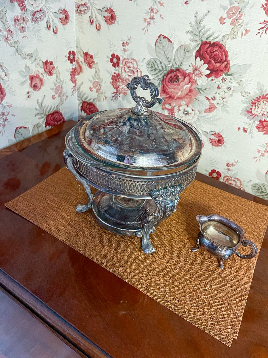 AaronSiepierski's tweet image. Serve up some vintage charm with our beautiful serving dish set and more! ✨

📍 17121 Tall Pines Ct Northville, MI 48168

Sale starts today, April 7 - 9, from 10 AM - 4 PM.

#vintages #servingdish #collections #estatesales #estatesalefinds