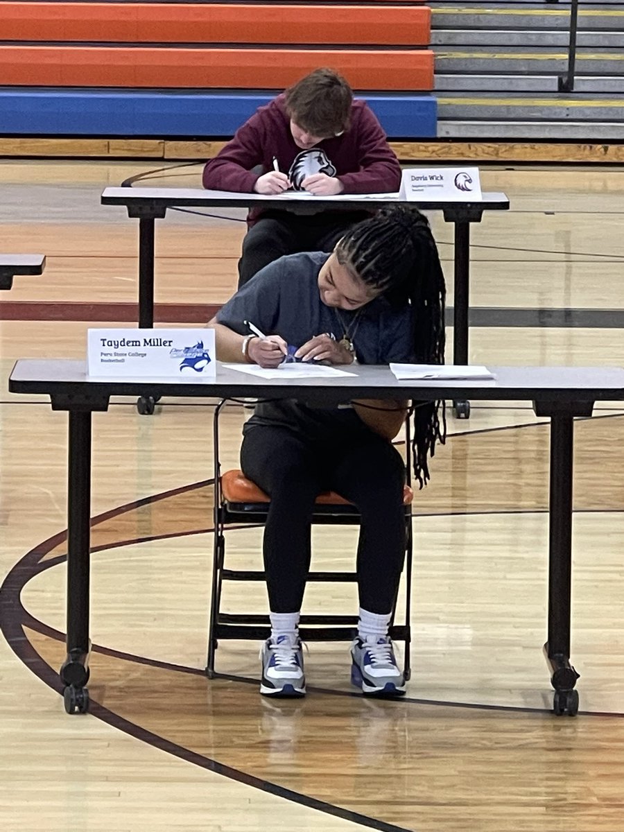 MillerTaydem's tweet photo. I am excited to announce my commitment to Peru State College where I’ll be continuing my basketball career and education! I am beyond grateful for this opportunity &amp; I am 1000% ready to be a bobcat! 🤍💙@PSCWomenHoops @ian_holleran @2023FBCReal https://t.co/F4JCBuEiHz