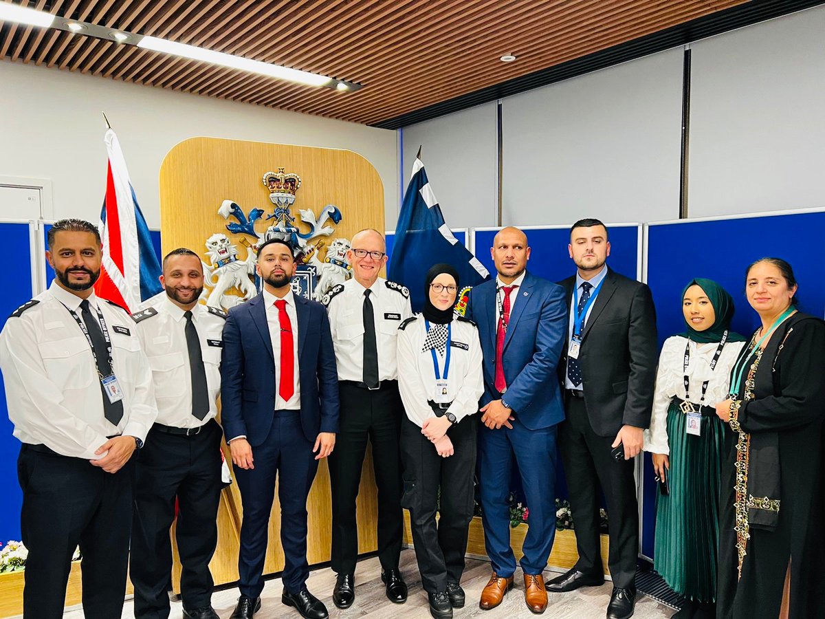 AMP_MPS's tweet photo. A very successful Ramadan Iftar Event at New Scotland Yard last night. 

Fantastic show of support from SMTs, Mayor of London,SSAs Partners, and of course our  Cadets!  

It's crucial that we continue to work together to represents our communities across London.
#RamadanMubarak https://t.co/Ge3qlmNcr8