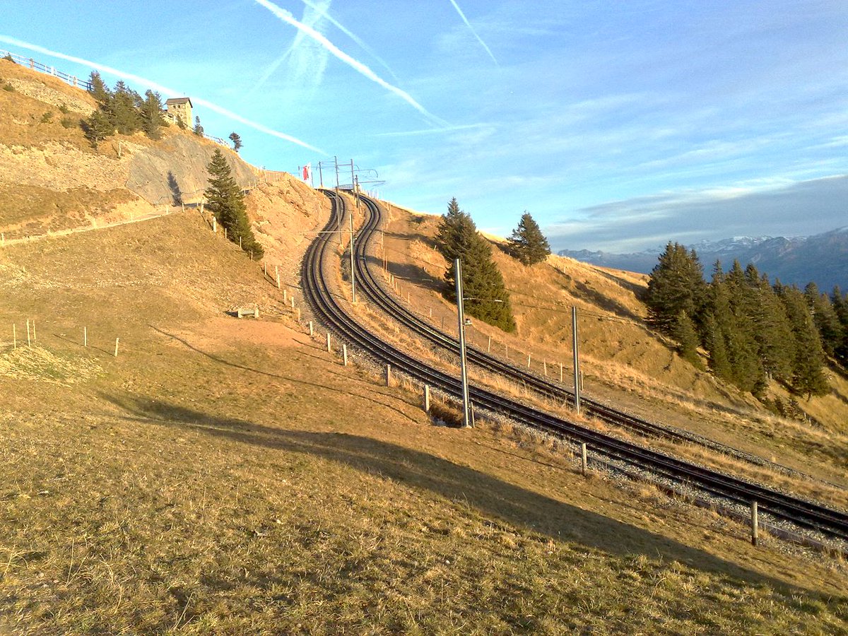 standseilbahnen's tweet photo. Rigi - railway up to Rigi Kulm - Rigibahn unterhalb von Rigi Kulm #rigi #rigibahn #vitznau #rigikulm #zahnradbahn #railway #schweiz #switzerland https://t.co/ul5Nx1gTAI