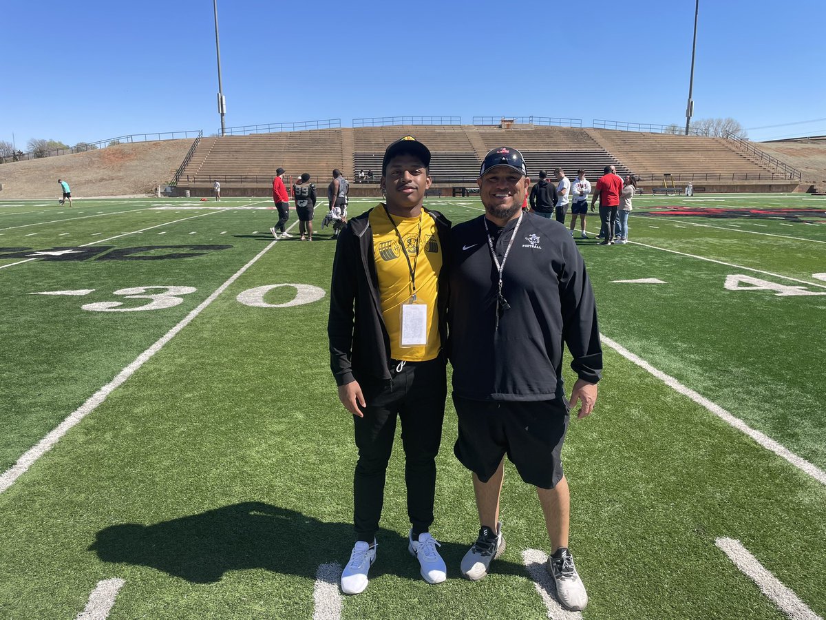 Itzkenny2x's tweet photo. #AGTG Blessed to receive my first offer from NorthWestern Oklahoma State University @Coach_J_Medrano @coachklinck @nwosufootball @SS_SanditeFB https://t.co/q9txF125wA