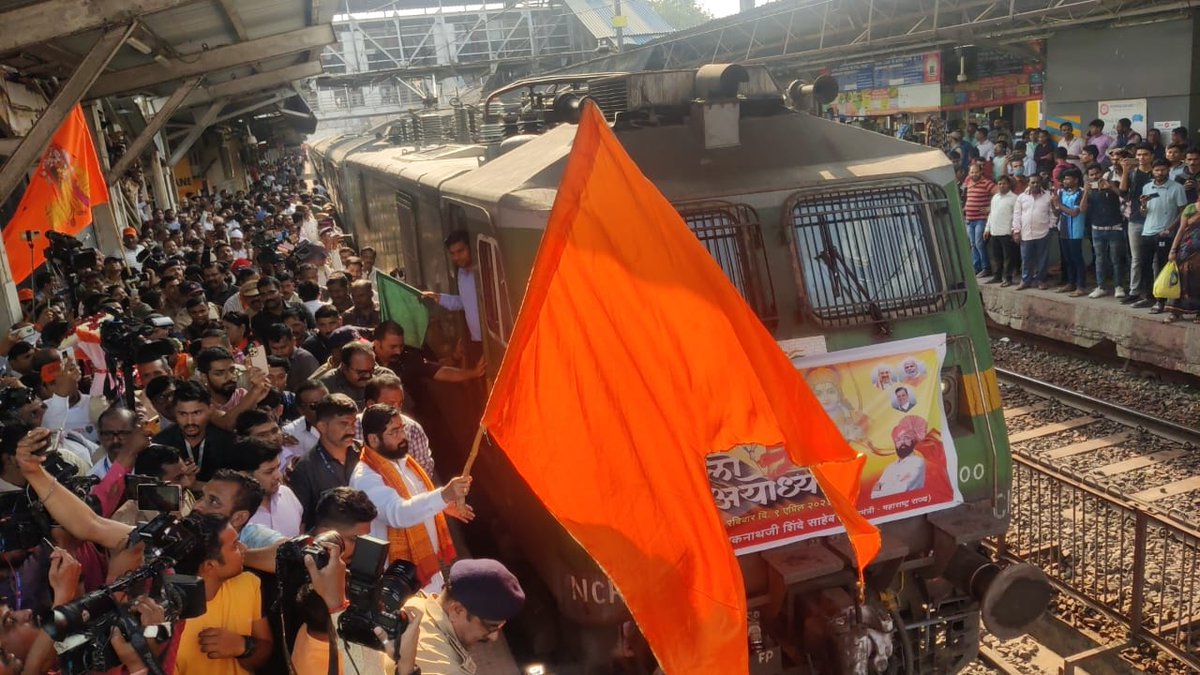 todaysvoice24nz's tweet image. #Maharashtra CM #EknathShinde #flagsoff a #train to #Ayodhya train from #Thane on #Friday.
.
.
#railway #shivsena #devendrafadnavis #bjpmaharashtra #instagram #hindu #hindutav #uttarpradesh #yogiadityanath #narendramodi #amitshah #rajthackeray #uddhavthackeray