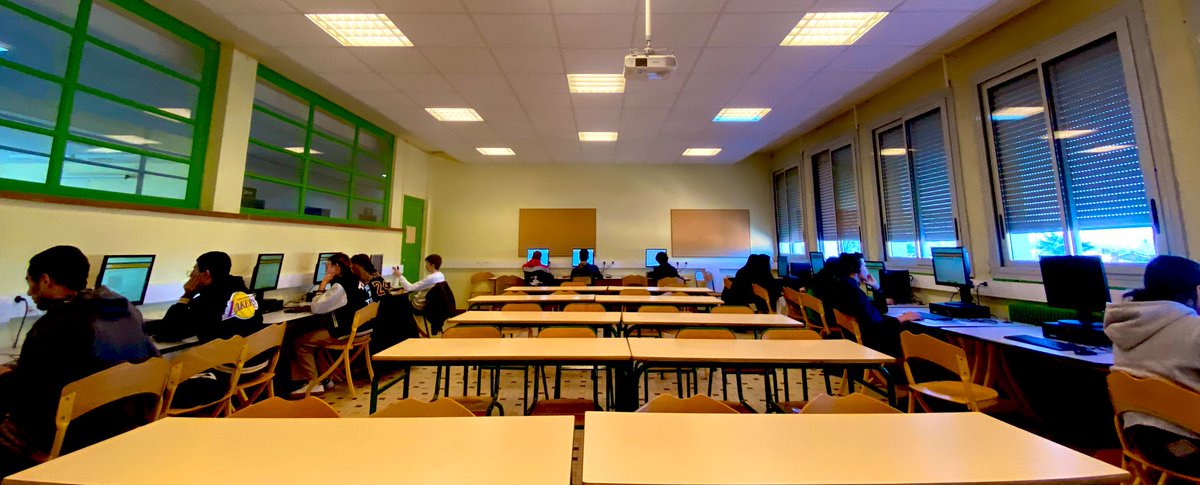 TeachDys's tweet photo. En ce mois d’avril nos élèves de troisième passent le test de positionnement Ev@lang 💻🇬🇧🇺🇸 #evalang Celui ci est rapide, précis, adaptatif et entièrement en ligne. 🏫👩🏫🧑🏫📆 Hâte de connaître leurs résultats 🙏🏻 https://t.co/B3k5KyWNQ6