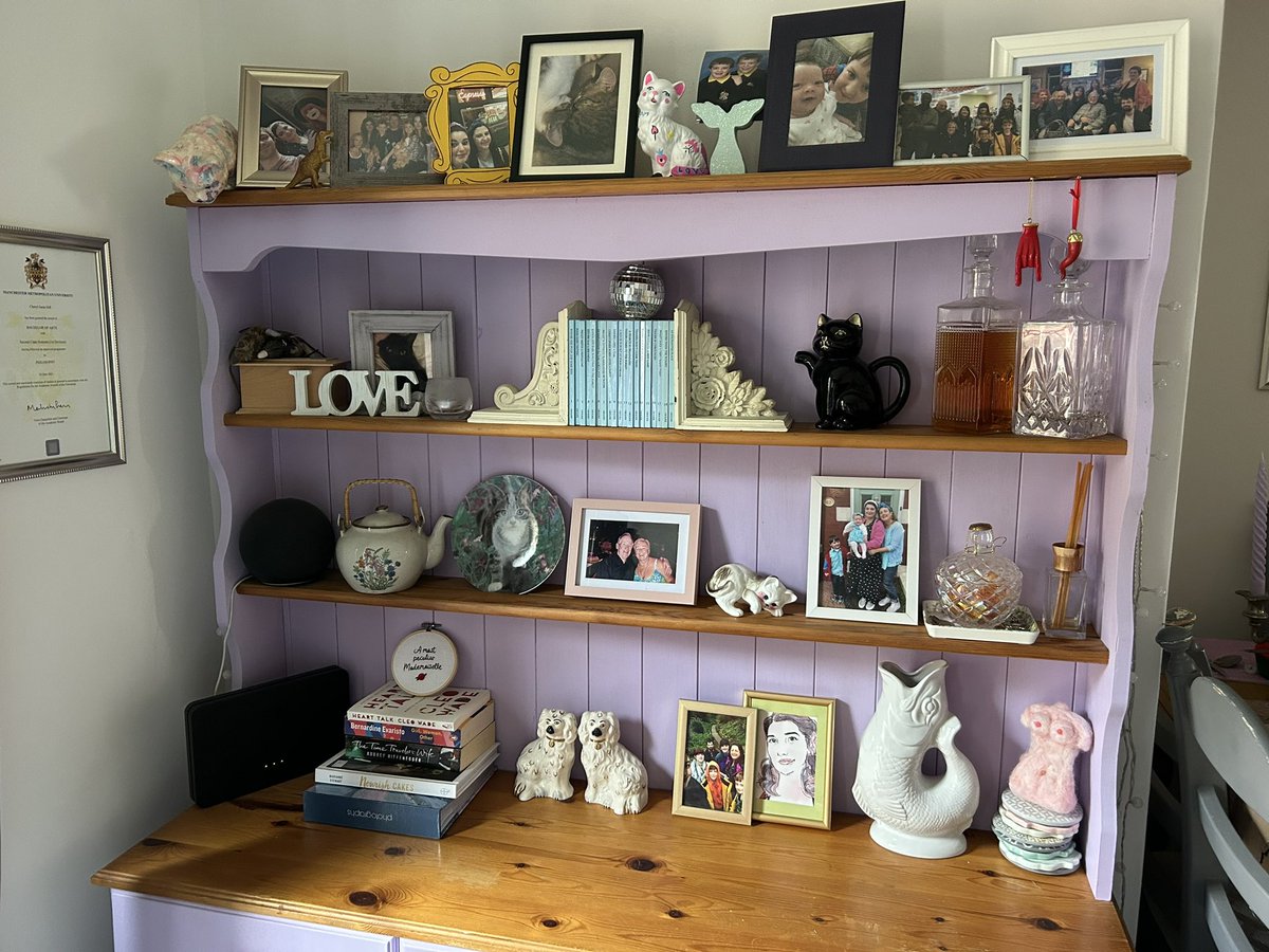 Reshuffled my dresser 💜 love me some bric-a-brac ☺️