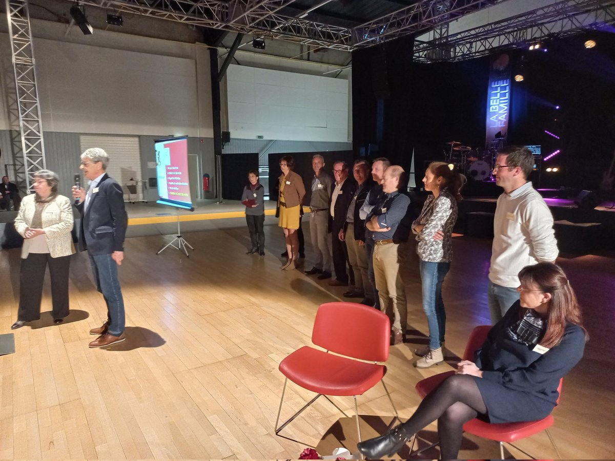 UtVitre's tweet photo. Forte affluence ce soir à l'assemblée générale de la Caisse de VITRÉ-CHATILLON. Retrouvailles entre sociétaires et salariés #territoires #mutualisme
@CMBretagne @WeAreArkea @CMB_DD35 https://t.co/xR6dOjvu5F