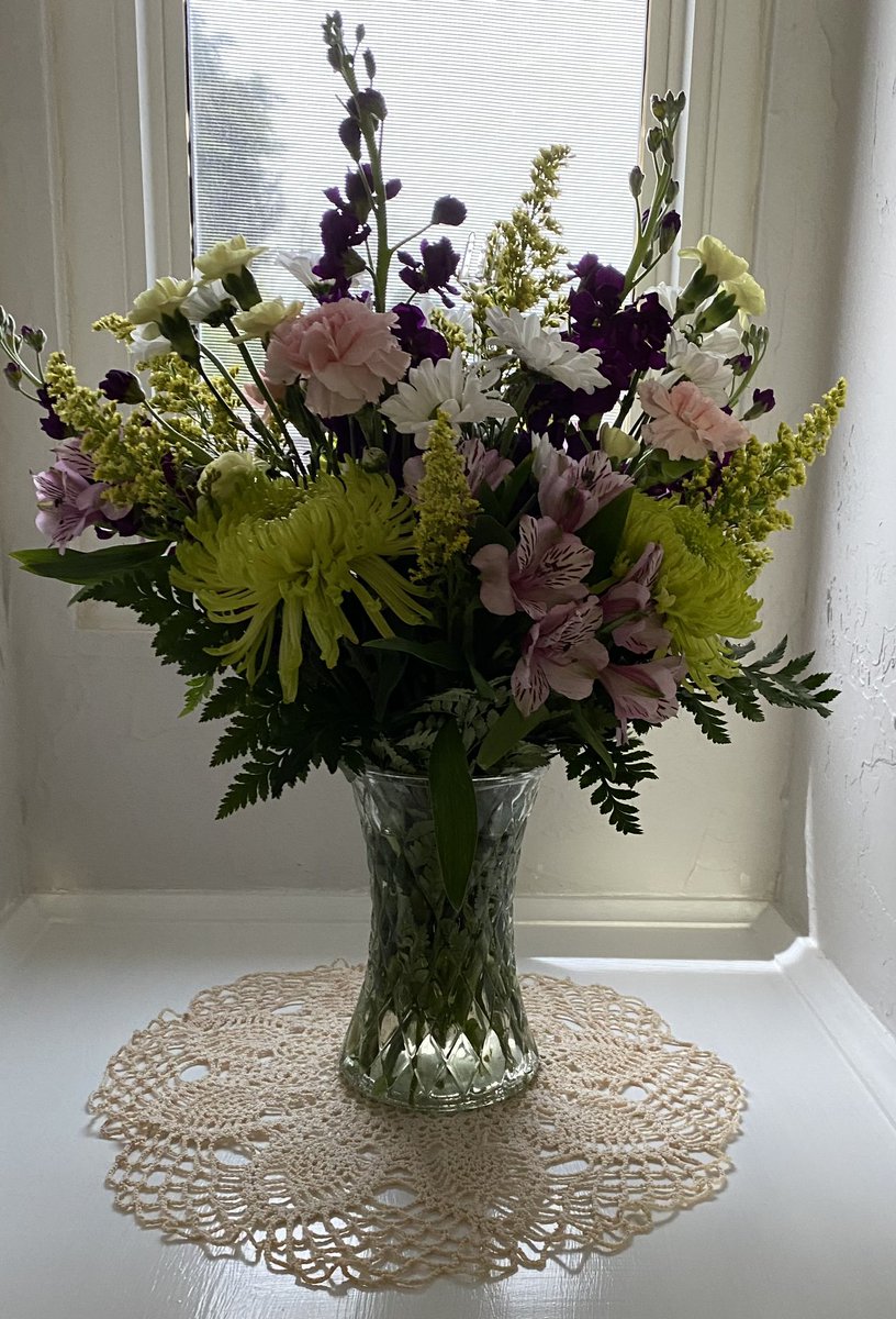timshane1's tweet photo. @Teleflora Major Fail. This is what I ordered and this is what my mom received https://t.co/9qIOBxPIDB