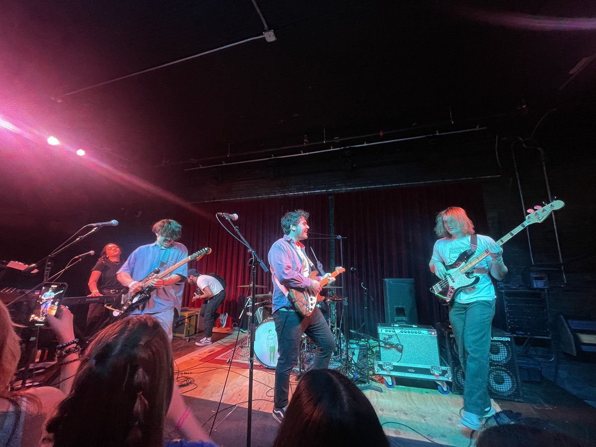 chloeeden11's tweet photo. seeing @phoneboymusic was everything i could have dreamed and better ❤️❤️ #dallasshow https://t.co/jzMG7JOaPc